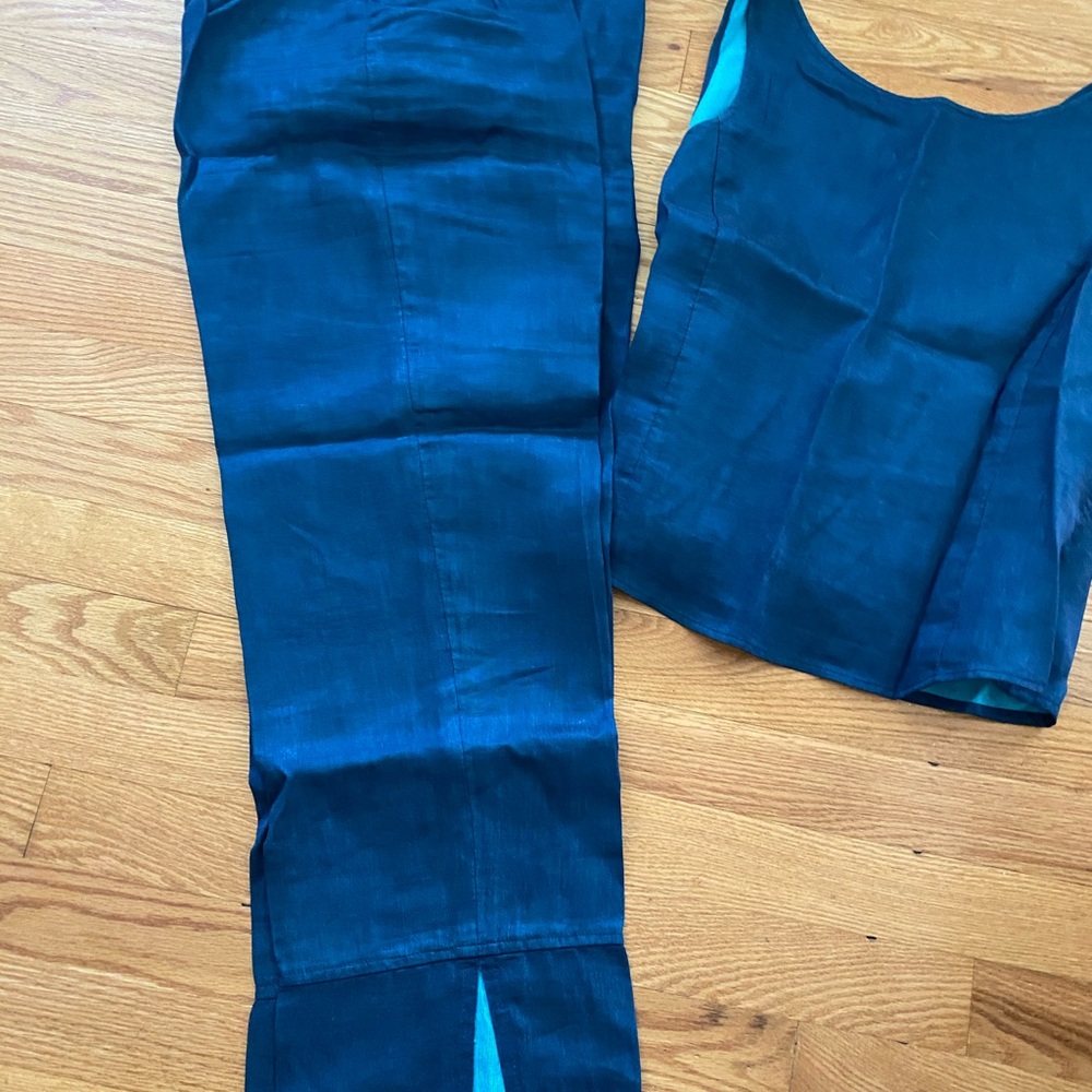 Elegant Blue Women's capri pants and top